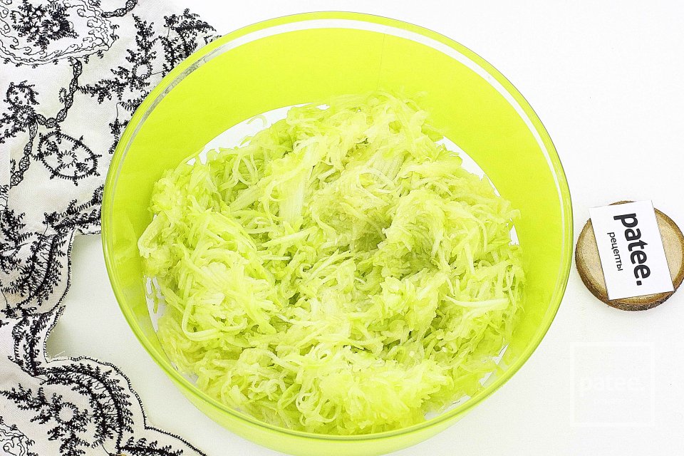 Кабачковые завиванцы с помидорами и сыром - Шаг 2