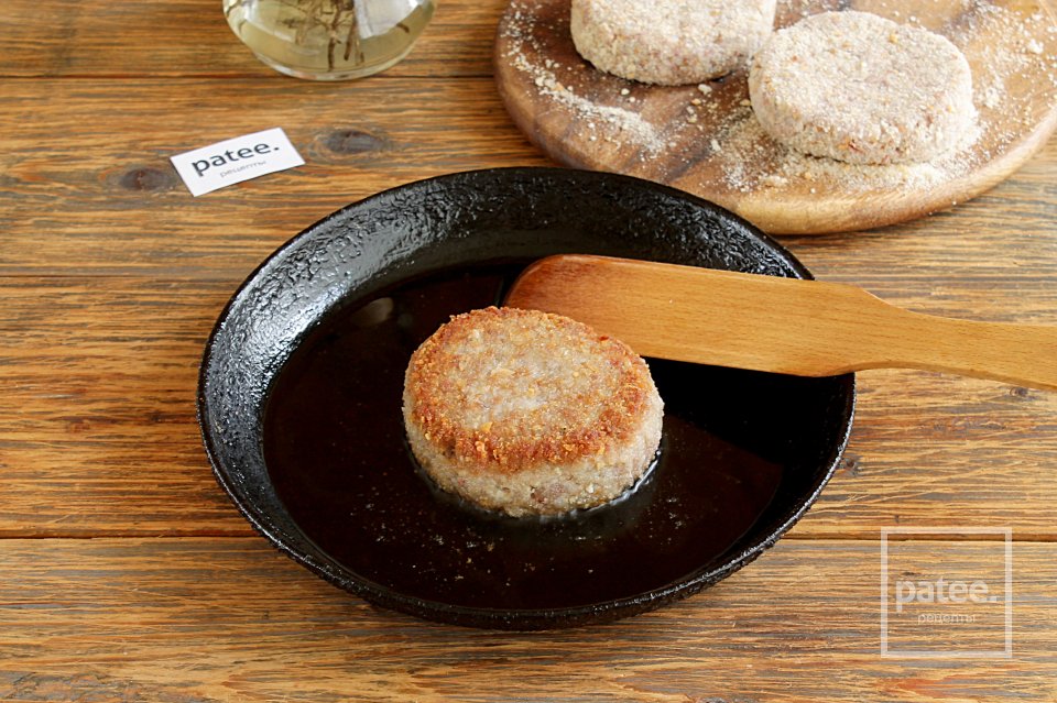 Котлеты из мясного фарша с гречкой - Шаг 9