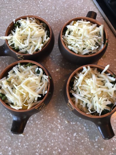 Шпинат с овощами в горшочке - Шаг 2