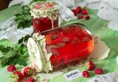 Компот из клубники и малины на зиму