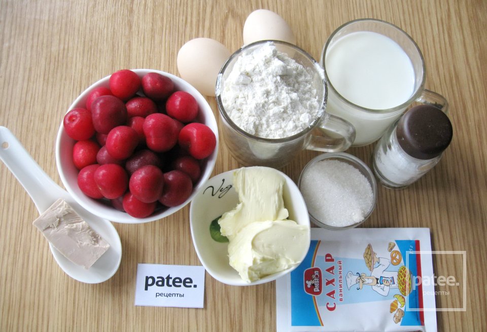 Ночное дрожжевое тесто и пирог с черешней из него - Шаг 1