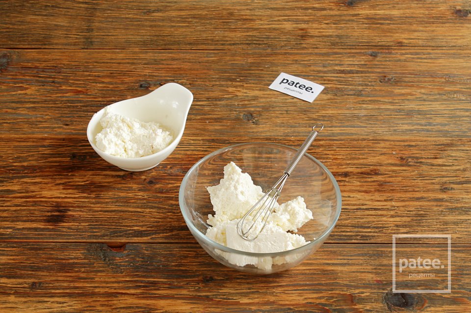 Простое пирожное из слоеного теста с творожным кремом и ягодами - Шаг 4