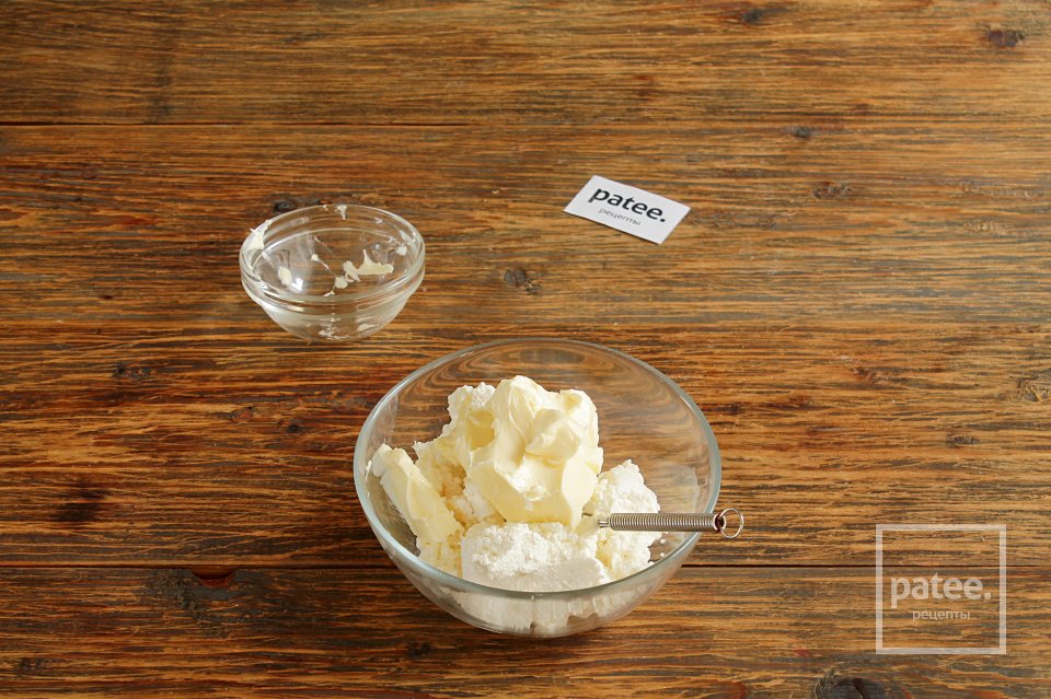 Простое пирожное из слоеного теста с творожным кремом и ягодами - Шаг 5