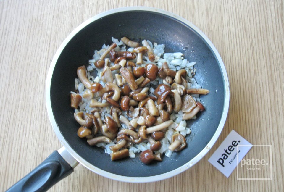 Рулетики из куриных бедер с опятами - Шаг 8