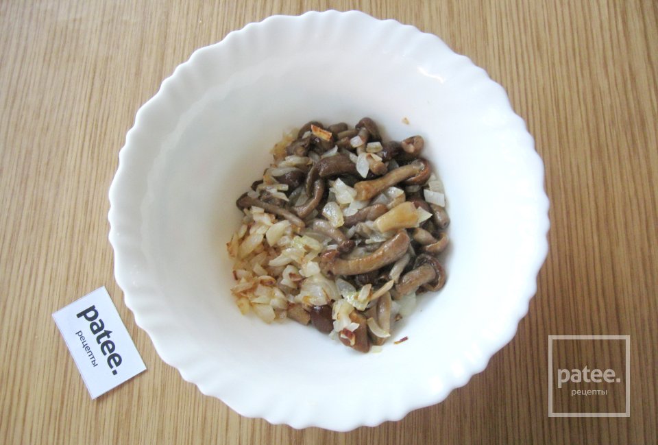 Рулетики из куриных бедер с опятами - Шаг 9