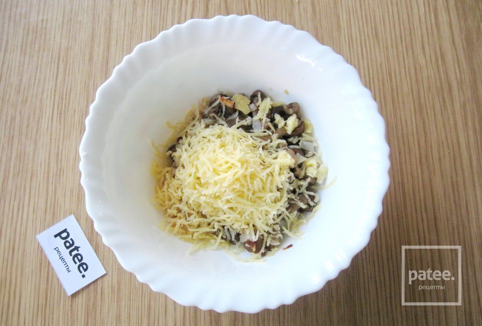 Рулетики из куриных бедер с опятами - Шаг 10