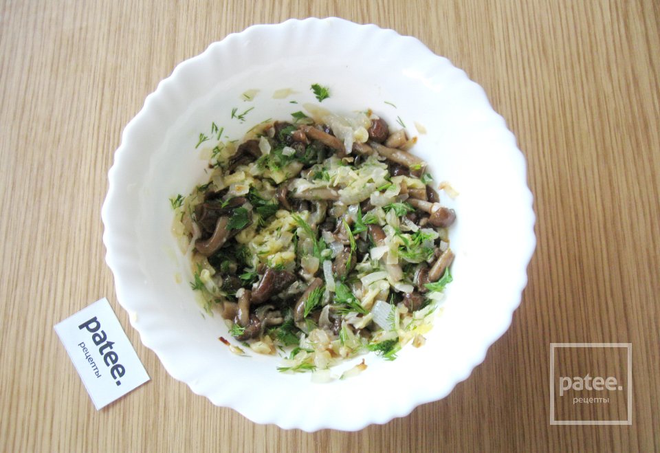 Рулетики из куриных бедер с опятами - Шаг 12