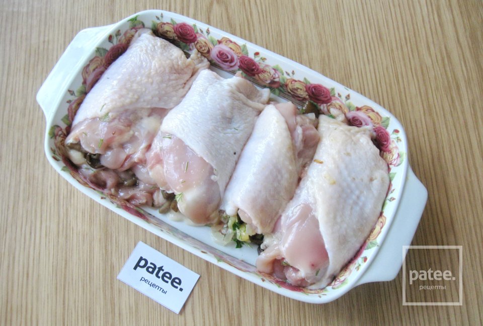 Рулетики из куриных бедер с опятами - Шаг 14