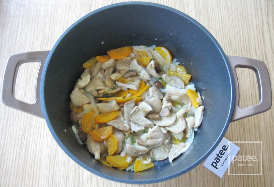 Минтай с грибами в сметане - Шаг 6