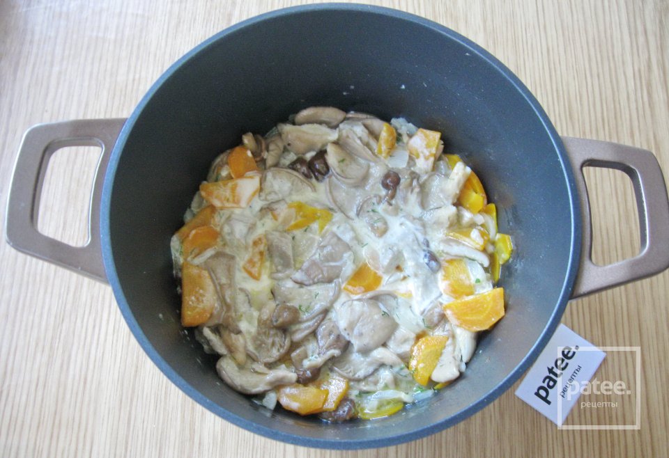 Минтай с грибами в сметане - Шаг 8