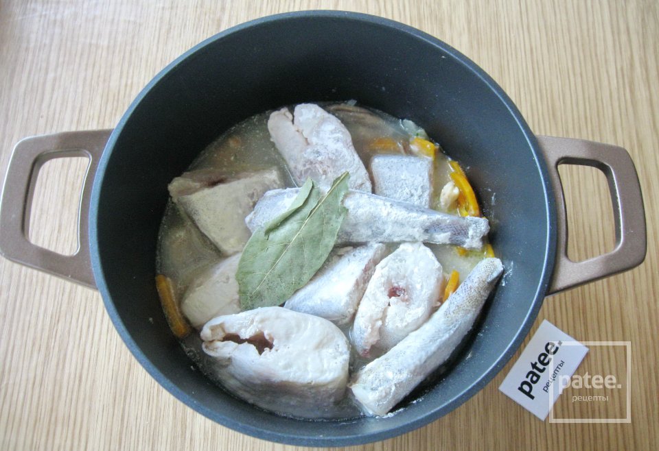 Минтай с грибами в сметане - Шаг 11