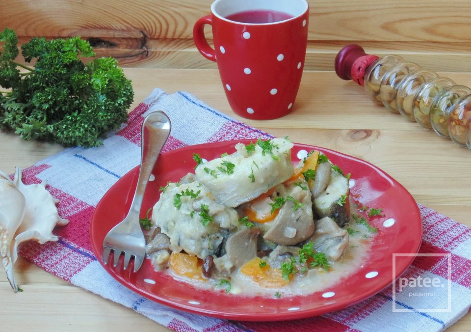 Минтай с грибами в сметане - Шаг 14