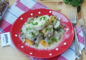 Минтай с грибами в сметане