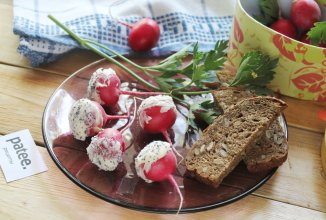 Редиска с маслом и солью