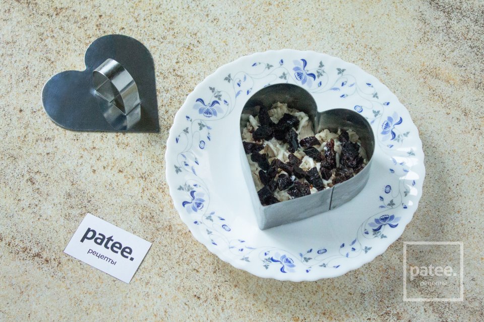 Салат с курицей и черносливом "Купеческий" - Шаг 8