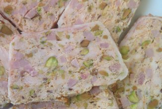 КУРИНЫЙ ТЕРРИН С ФИСТАШКАМИ