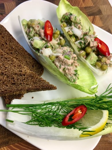 Салат 🥗"Морской бриз"🍃с печенью трески и сельдереем на листе цикория. - Шаг 8