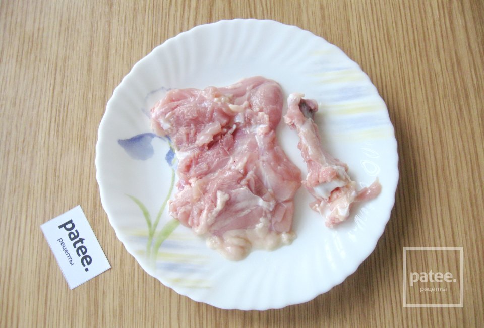 Куриные бедра с картофелем и грибами в духовке - Шаг 2