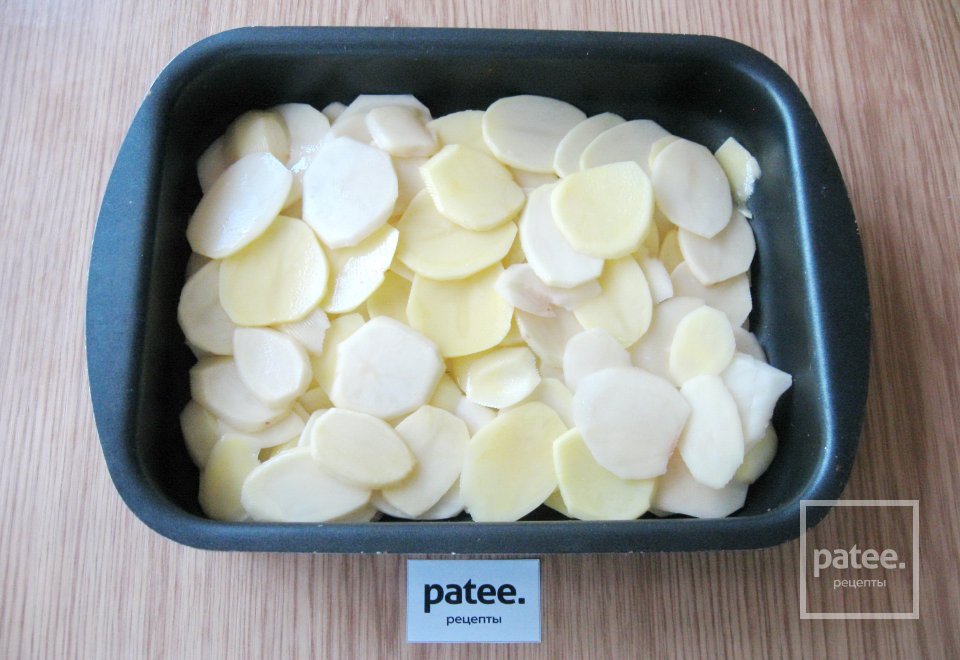 Куриные бедра с картофелем и грибами в духовке - Шаг 8