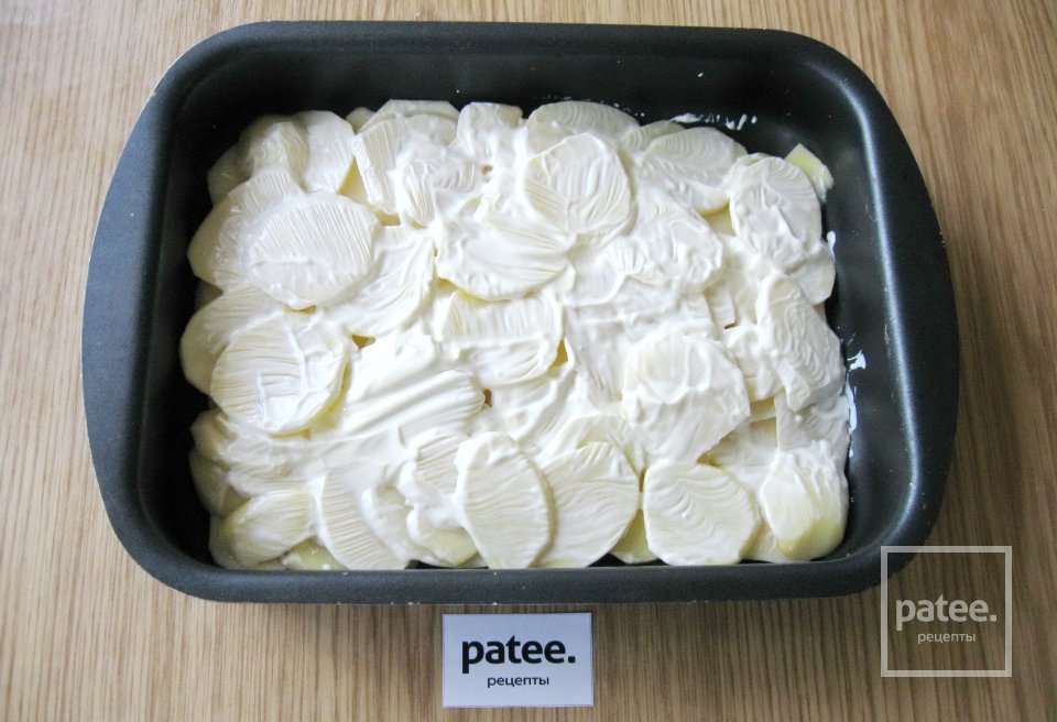 Куриные бедра с картофелем и грибами в духовке - Шаг 9