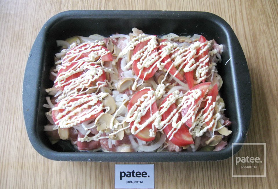 Куриные бедра с картофелем и грибами в духовке - Шаг 15