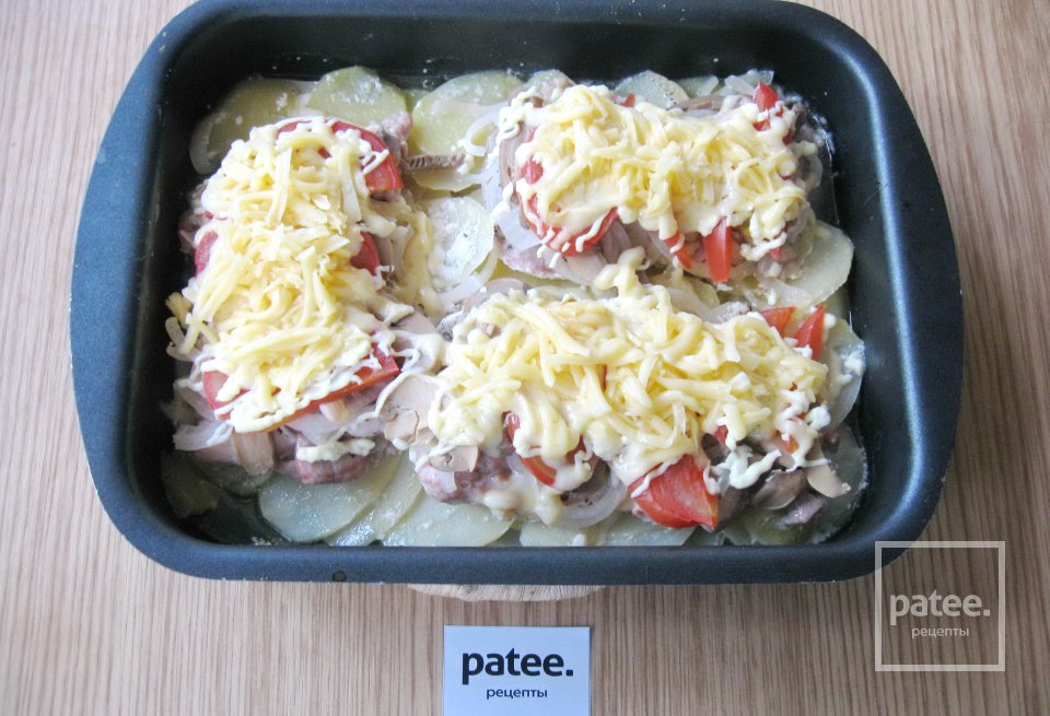 Куриные бедра с картофелем и грибами в духовке - Шаг 16