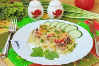 Куриные бедра с картофелем и грибами в духовке