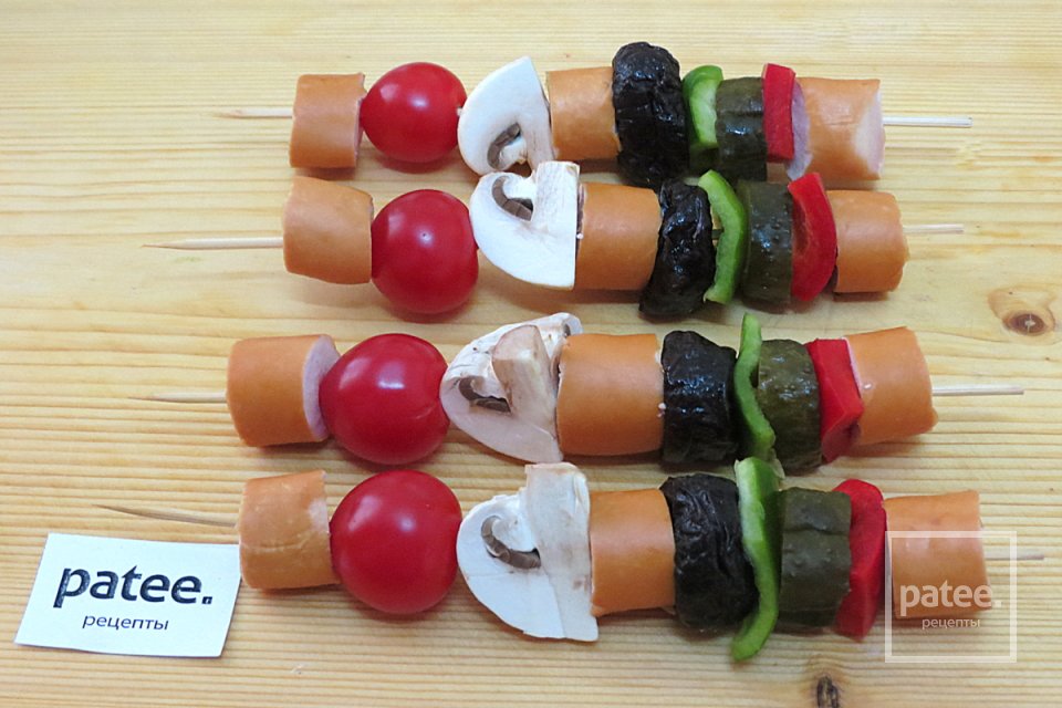 Сочные сосиски в тесте с овощами и куриным филе - Шаг 9