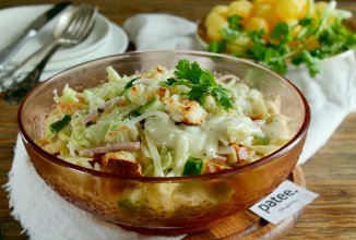 Салат из капусты с ветчиной и сыром