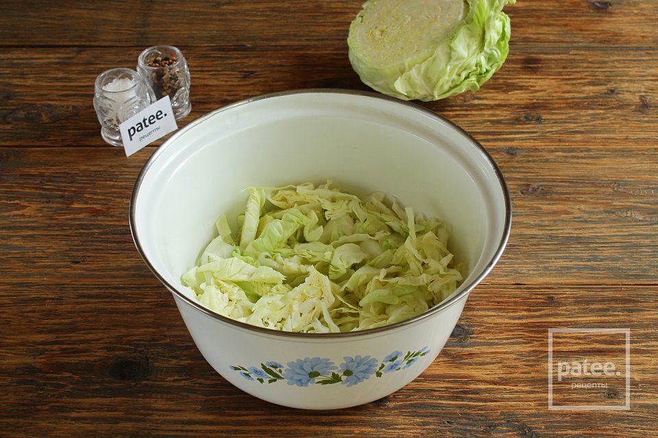 Салат из капусты с ветчиной и сыром - Шаг 2