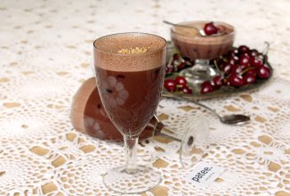 Шоколадное желе с черешней