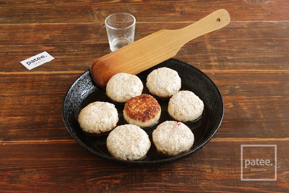 Сырники без яиц и пшеничной муки - Шаг 9