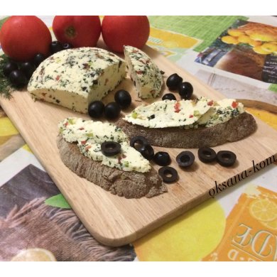 Домашний сыр с зеленью, перцами, маслинами - Шаг 1