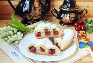 Пирог "Улитка" из песочного теста с черешней