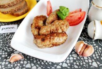 Чевапчичи на сковороде