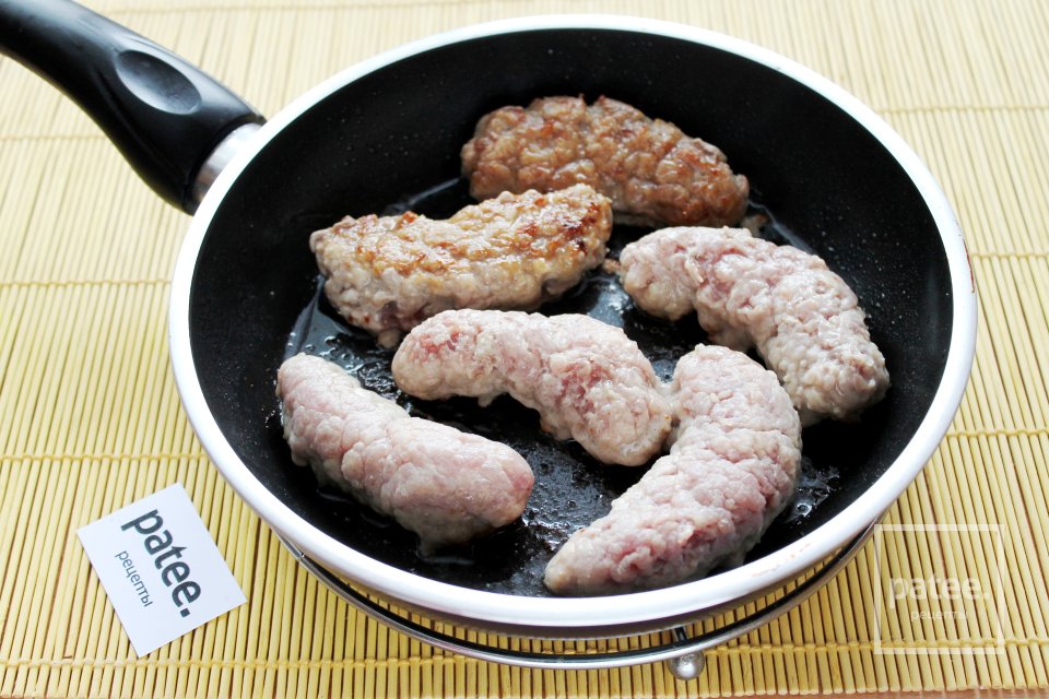 Чевапчичи на сковороде - Шаг 8