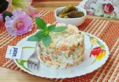 Салат с курицей и маринованными корнишонами