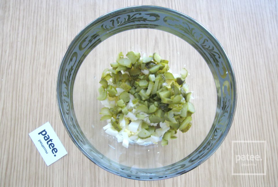 Салат с курицей и маринованными корнишонами - Шаг 4