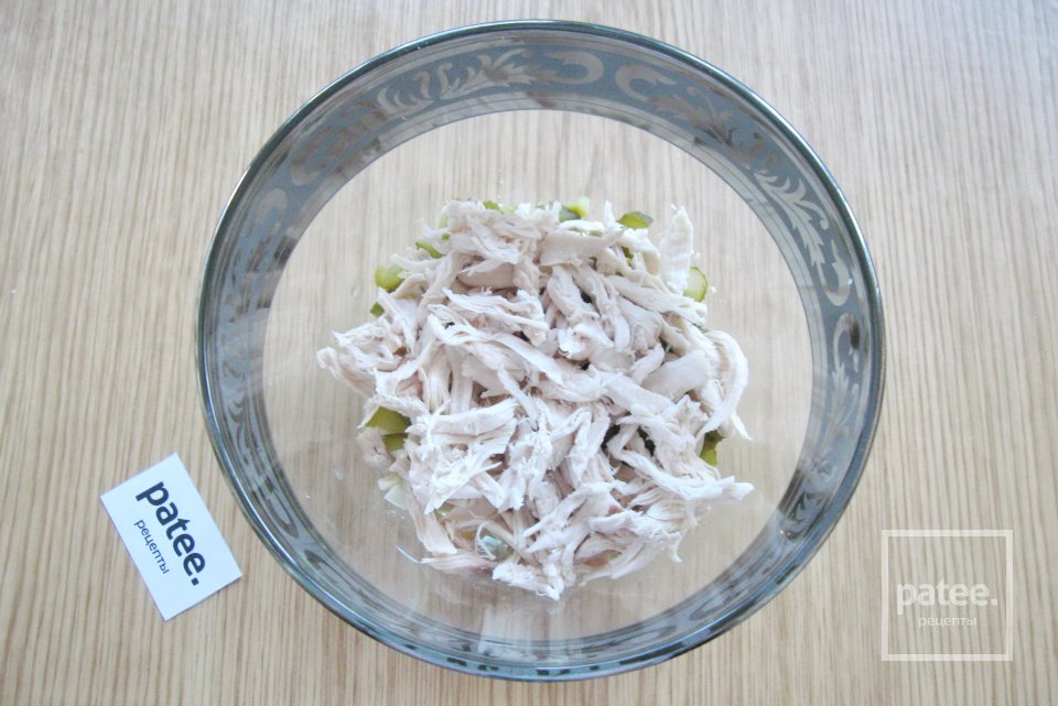 Салат с курицей и маринованными корнишонами - Шаг 5