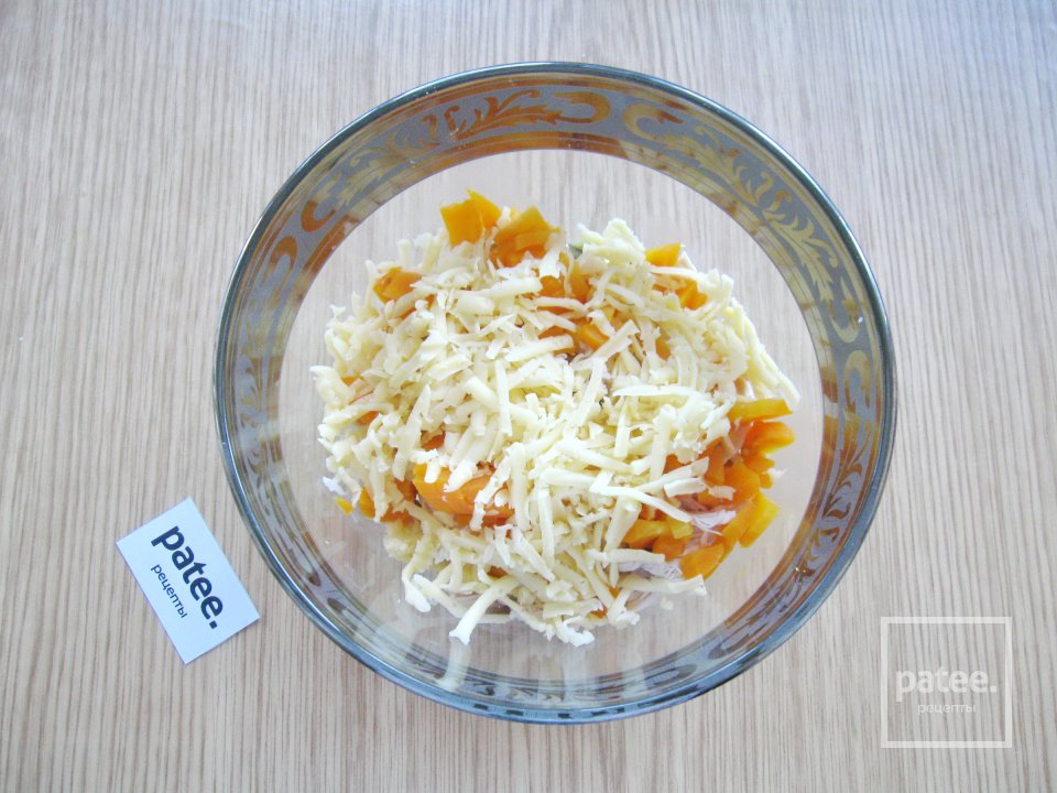 Салат с курицей и маринованными корнишонами - Шаг 7