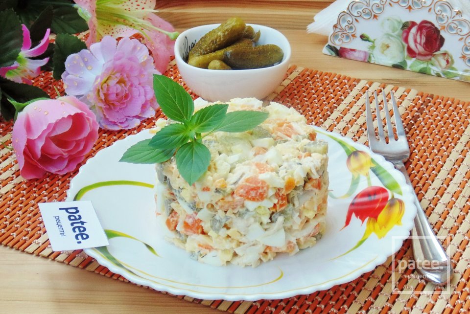 Салат с курицей и маринованными корнишонами - Шаг 11