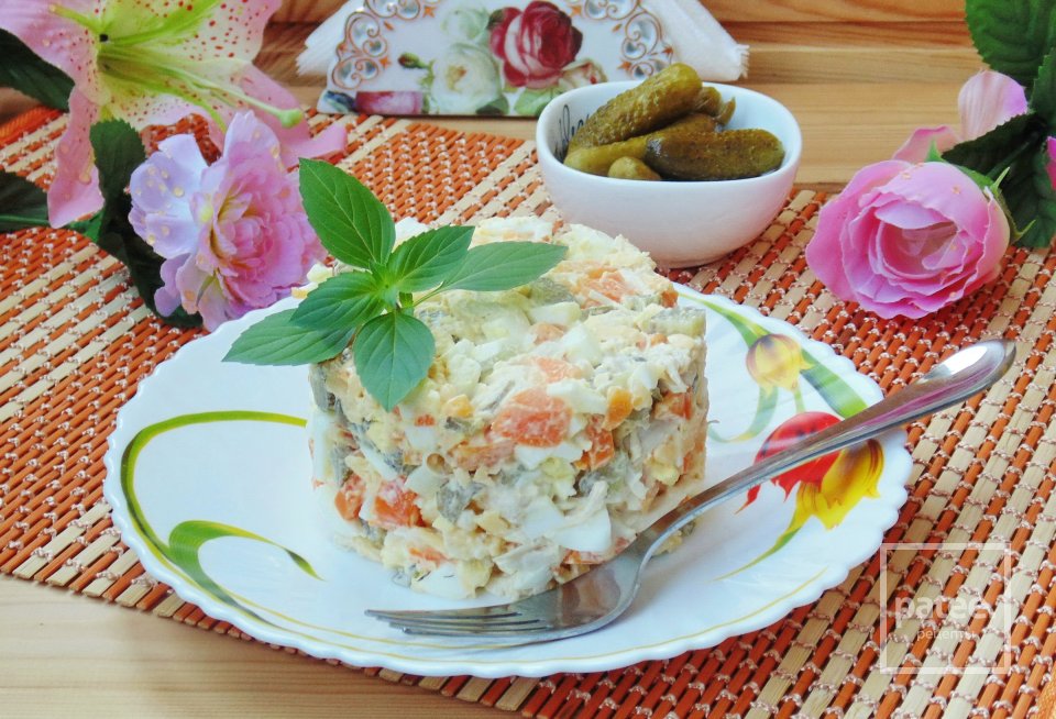 Салат с курицей и маринованными корнишонами - Шаг 12