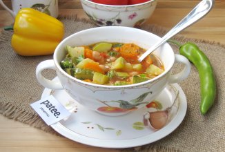 Легкий овощной суп с цуккини и фасолью