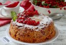 Овсяная шарлотка с красной смородиной