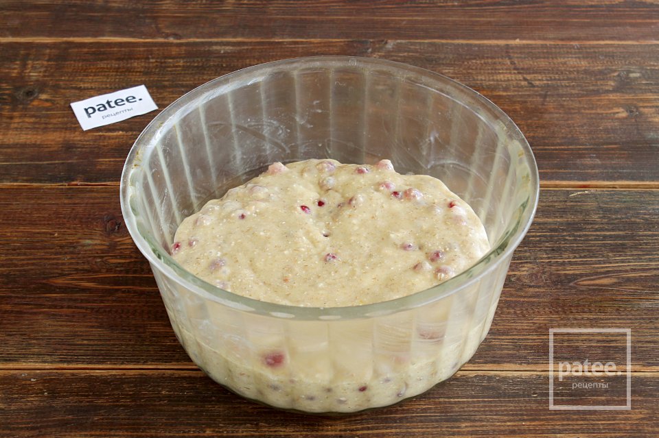 Овсяная шарлотка с красной смородиной - Шаг 12