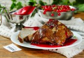 Свинина в маринаде из смородины