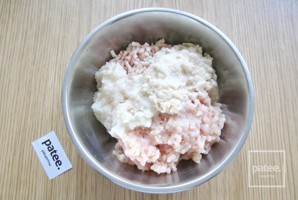 Котлеты с курицей и крабовыми палочками - Шаг 5