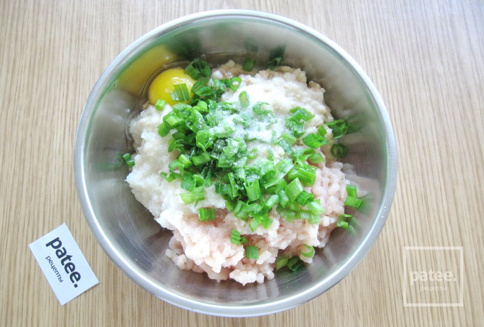 Котлеты с курицей и крабовыми палочками - Шаг 8