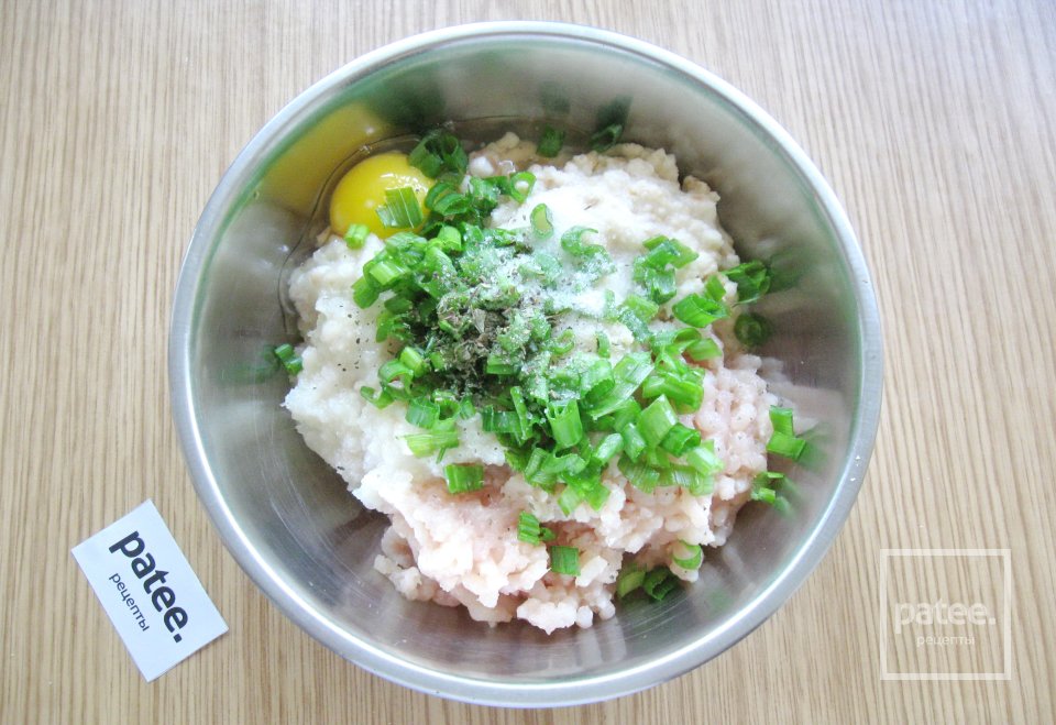 Котлеты с курицей и крабовыми палочками - Шаг 9