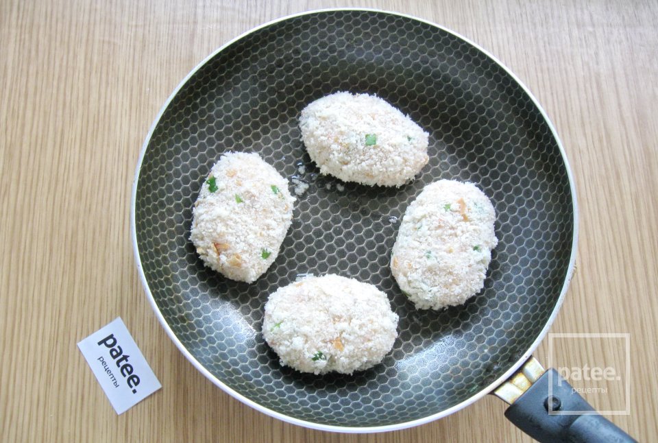 Котлеты с курицей и крабовыми палочками - Шаг 12